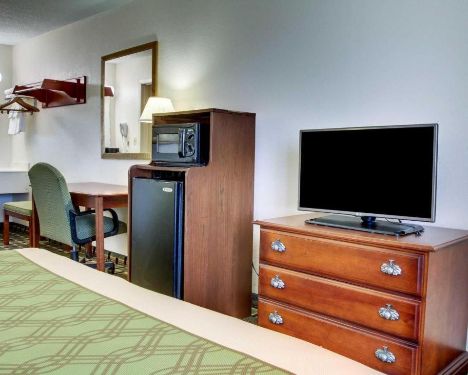 Econo Lodge Meridian Bagian luar foto