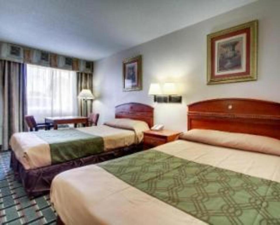 Econo Lodge Meridian Bagian luar foto
