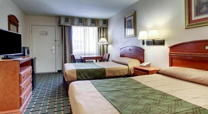 Econo Lodge Meridian Bagian luar foto